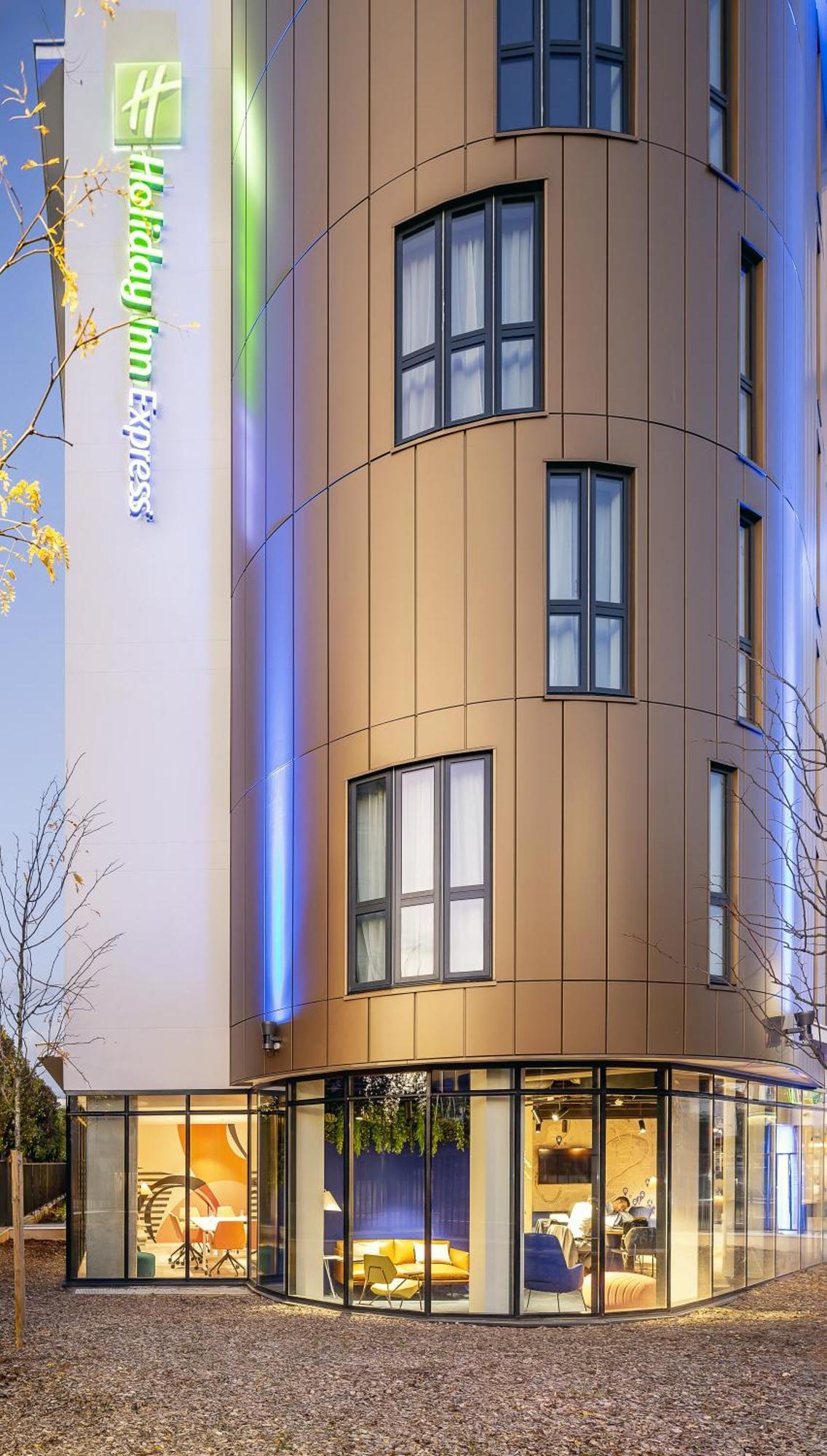 Holiday Inn Express Paris - Poissy By Ihg Εξωτερικό φωτογραφία