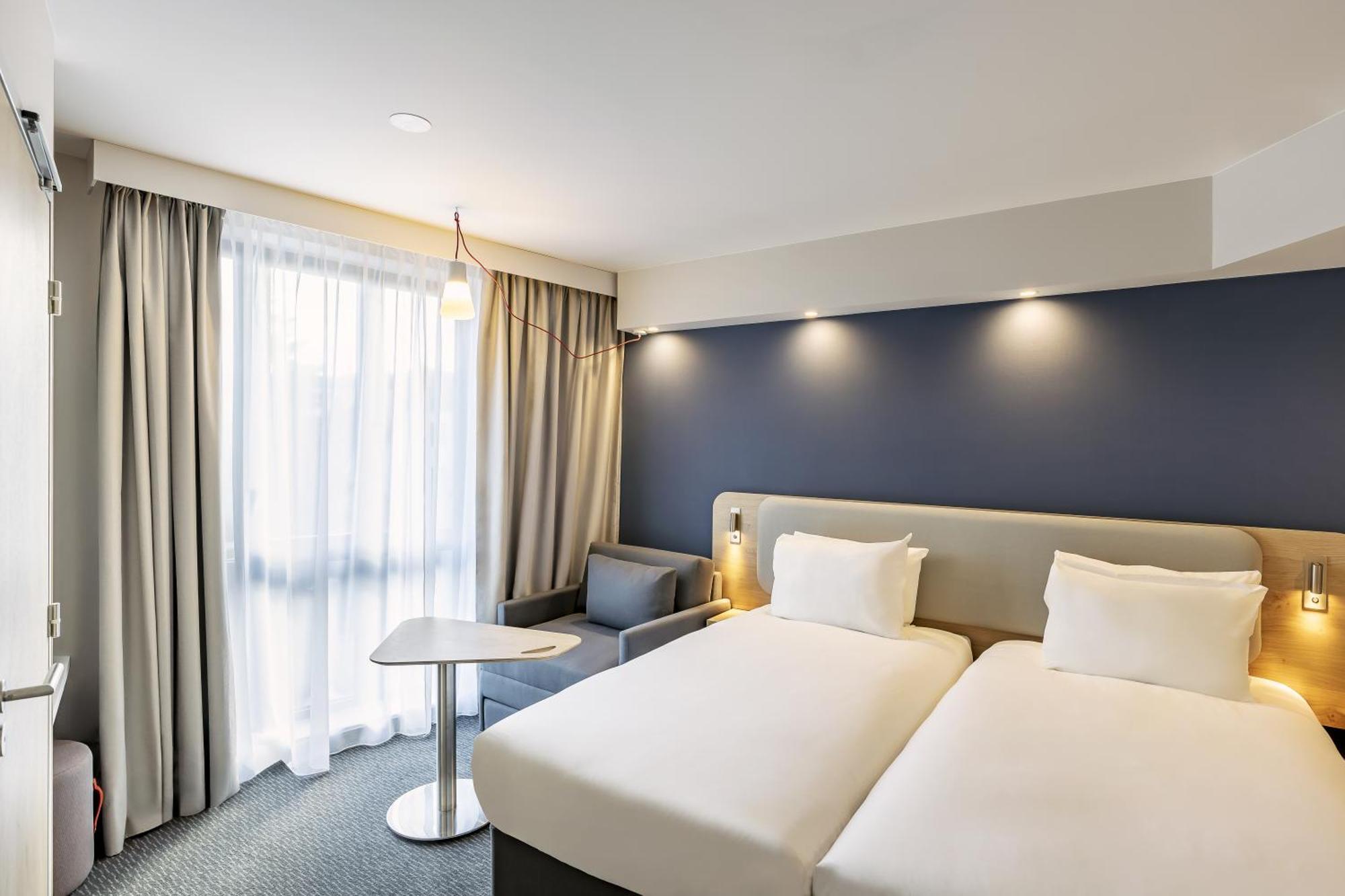 Holiday Inn Express Paris - Poissy By Ihg Εξωτερικό φωτογραφία