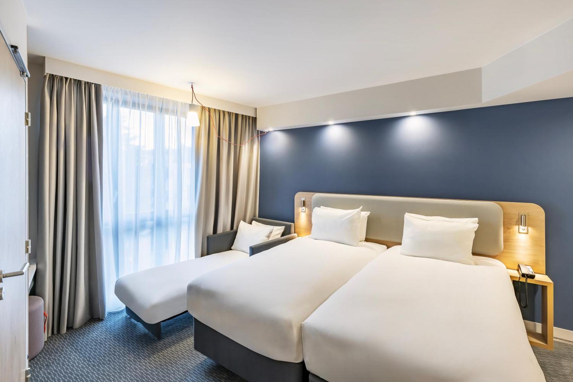 Holiday Inn Express Paris - Poissy By Ihg Εξωτερικό φωτογραφία