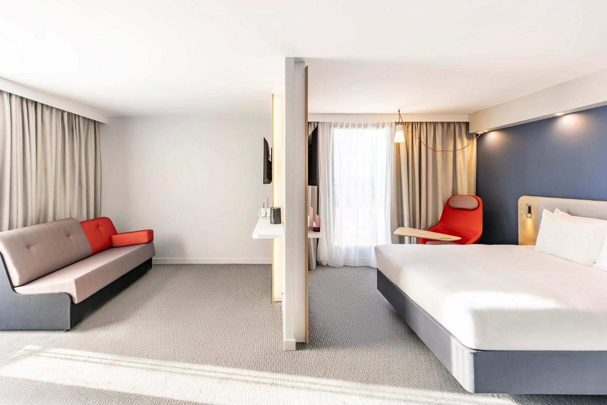 Holiday Inn Express Paris - Poissy By Ihg Εξωτερικό φωτογραφία