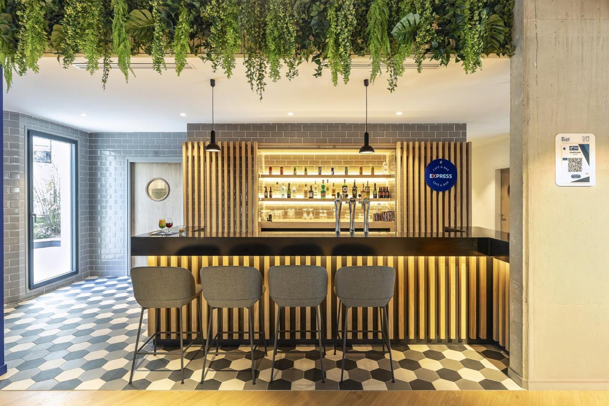 Holiday Inn Express Paris - Poissy By Ihg Εξωτερικό φωτογραφία