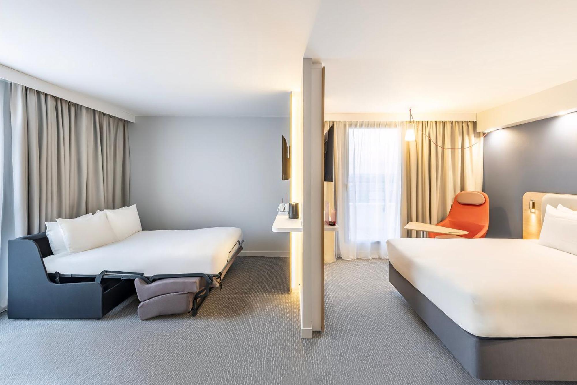 Holiday Inn Express Paris - Poissy By Ihg Εξωτερικό φωτογραφία