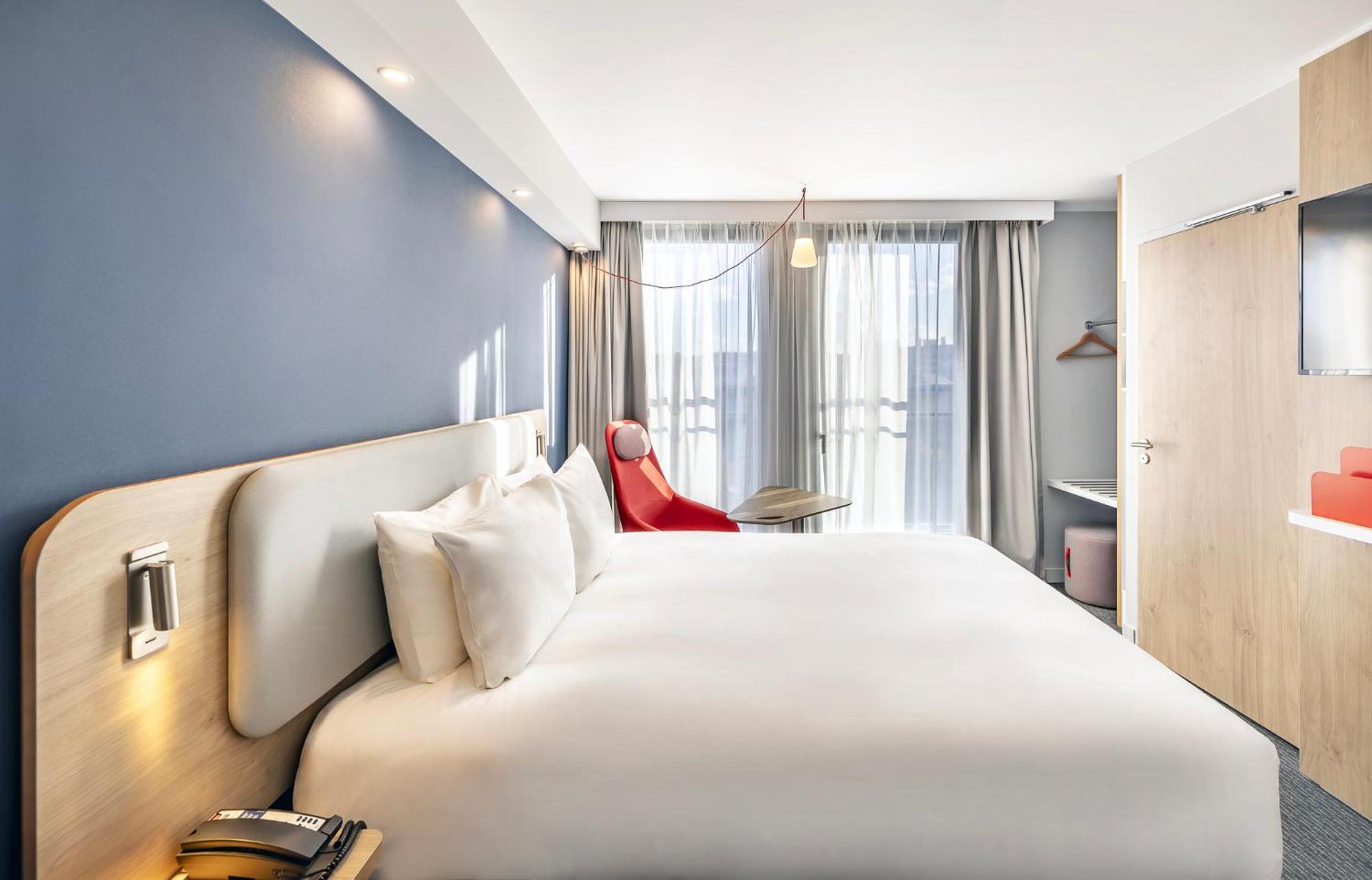 Holiday Inn Express Paris - Poissy By Ihg Εξωτερικό φωτογραφία